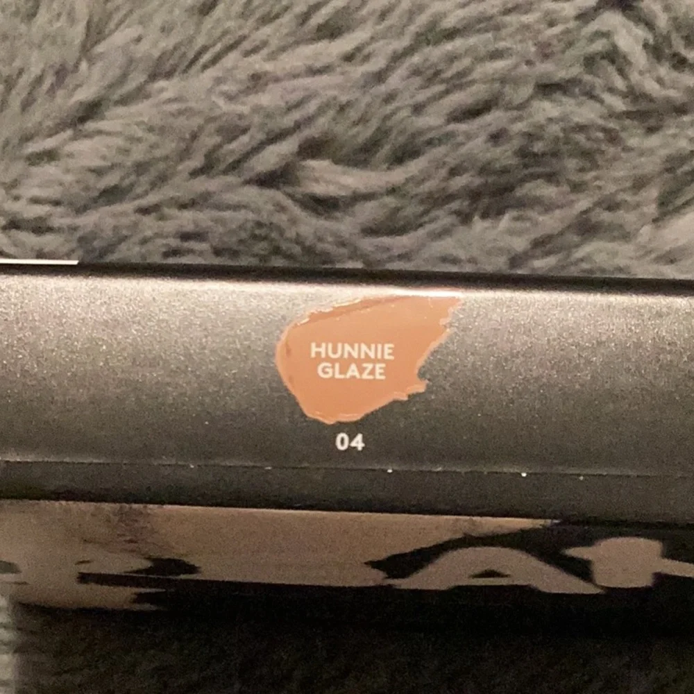 Fenty Beauty hunnie brown toned
